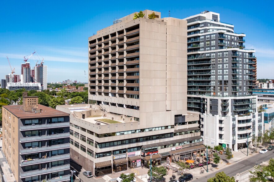 720 Spadina Ave, Toronto, ON à louer - Photo principale – Image 1 sur 6