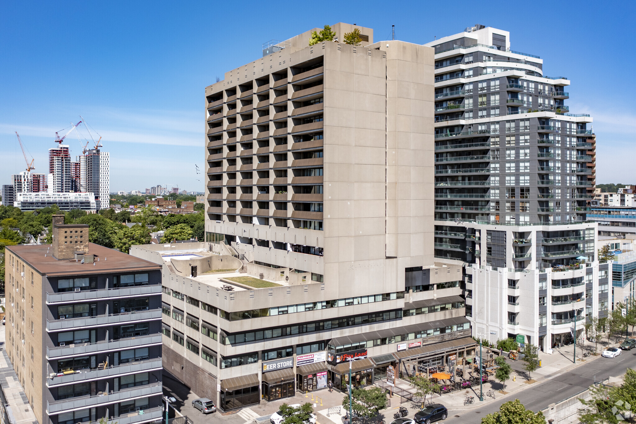 720 Spadina Ave, Toronto, ON à louer Photo principale– Image 1 sur 7