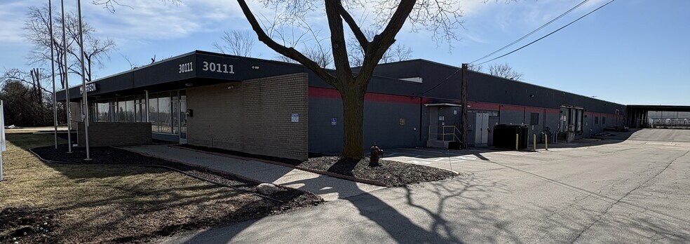 30111 Schoolcraft Rd, Livonia, MI à louer - Photo de l’immeuble – Image 2 sur 5