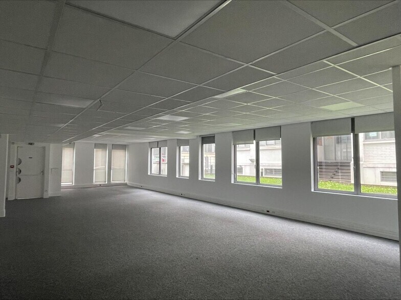 Bureau dans Montreuil à louer - Photo de l’immeuble – Image 3 sur 10