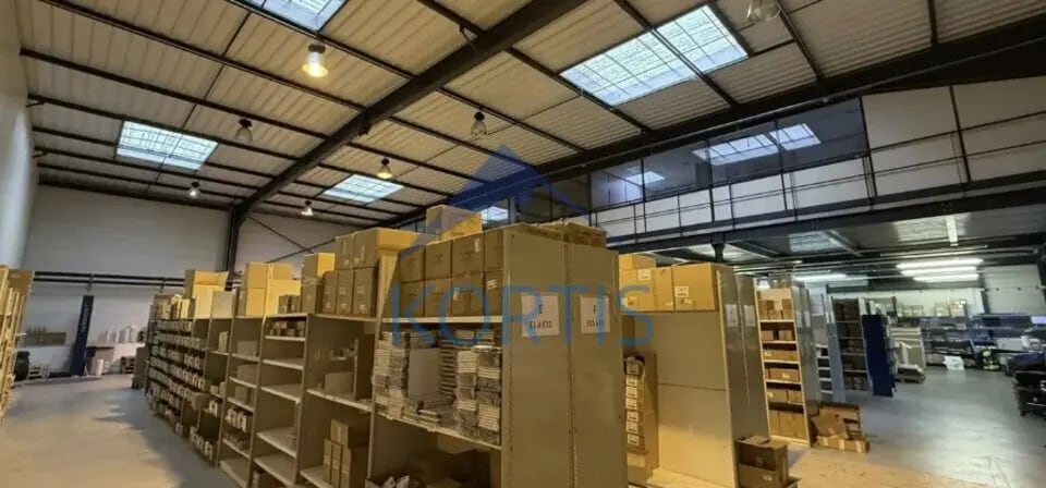 Local d’activités dans FLEURIEUX-SUR-L'ARBRESLE à louer - Photo intérieure – Image 3 sur 4