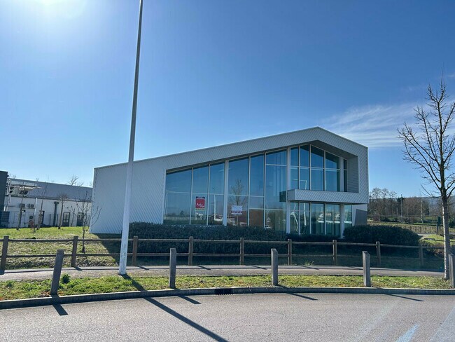 Plus de détails pour Industriel/Logistique à louer