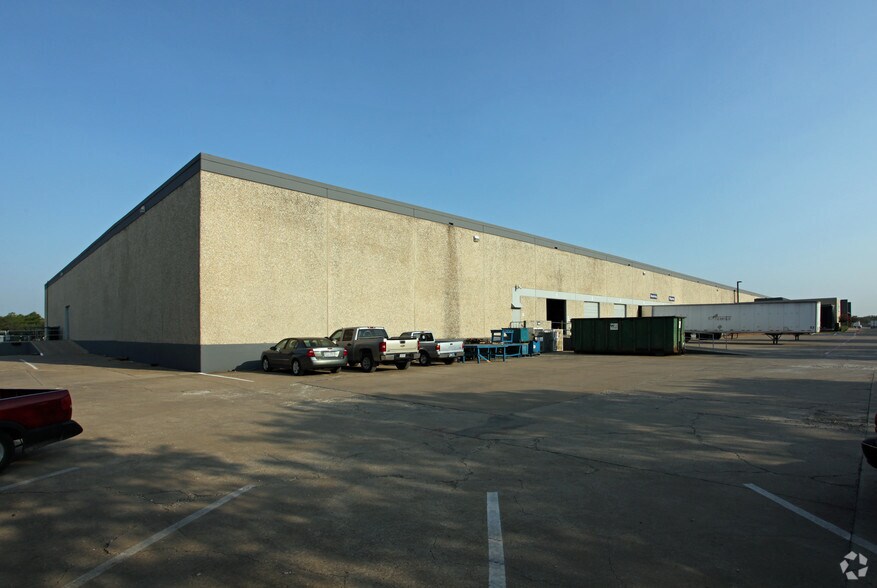 1255 Champion Cir, Carrollton, TX à louer - Photo de l’immeuble – Image 3 sur 7