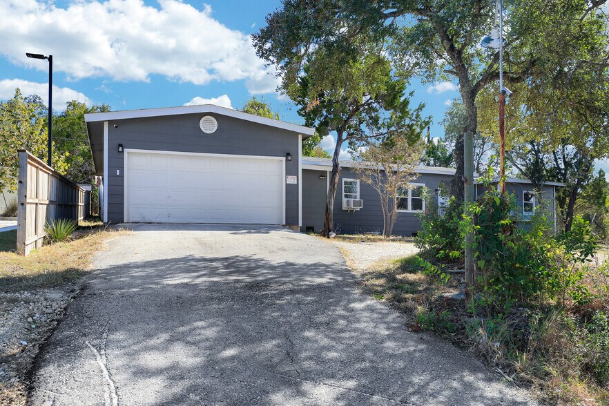 1016 E Borgfeld Dr, San Antonio, TX à vendre - Photo de l’immeuble – Image 2 sur 39