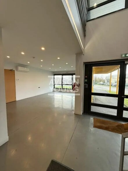 Local d’activités dans Le Mesnil-Amelot à louer - Photo intérieure – Image 3 sur 4