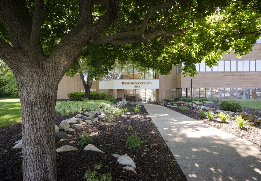 2855 44th St SW, Grandville, MI à louer - Photo de l’immeuble – Image 3 sur 11