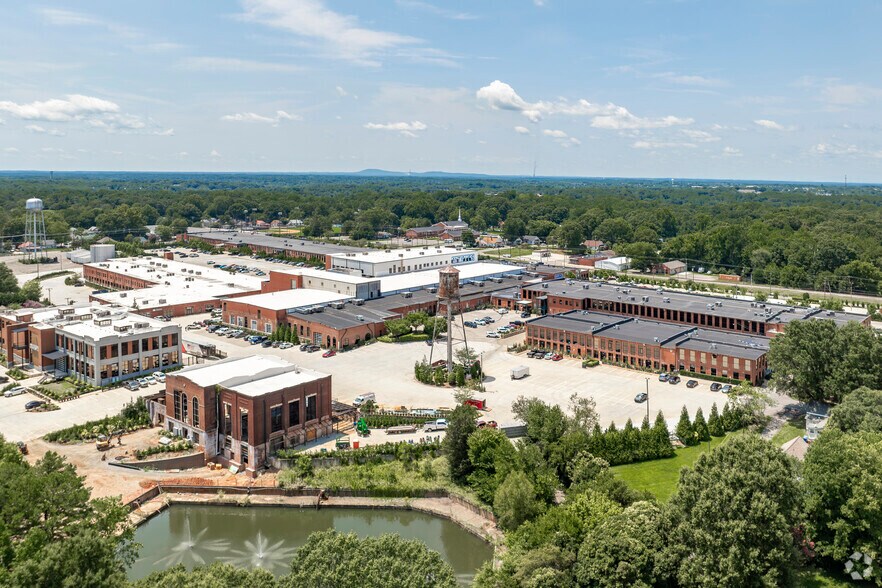 500 S Main St, Mooresville, NC à louer - Photo de l’immeuble – Image 1 sur 23