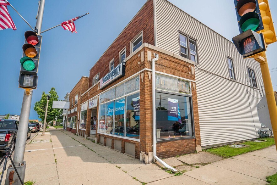 1233 Milwaukee Ave, South Milwaukee, WI à vendre - Photo de l’immeuble – Image 1 sur 23