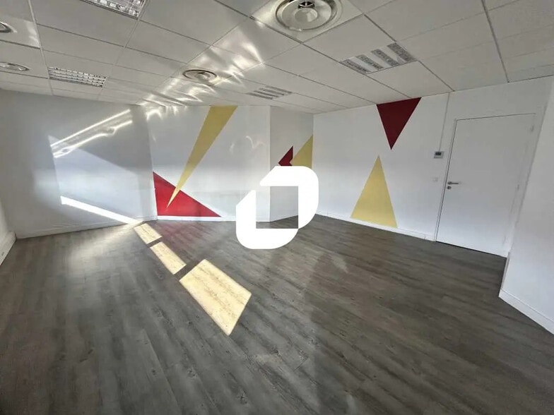 Bureau dans Ermont à louer - Photo intérieure – Image 1 sur 12