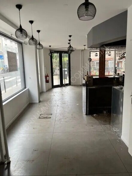 Local commercial dans Paris à louer - Photo de l’immeuble – Image 3 sur 10