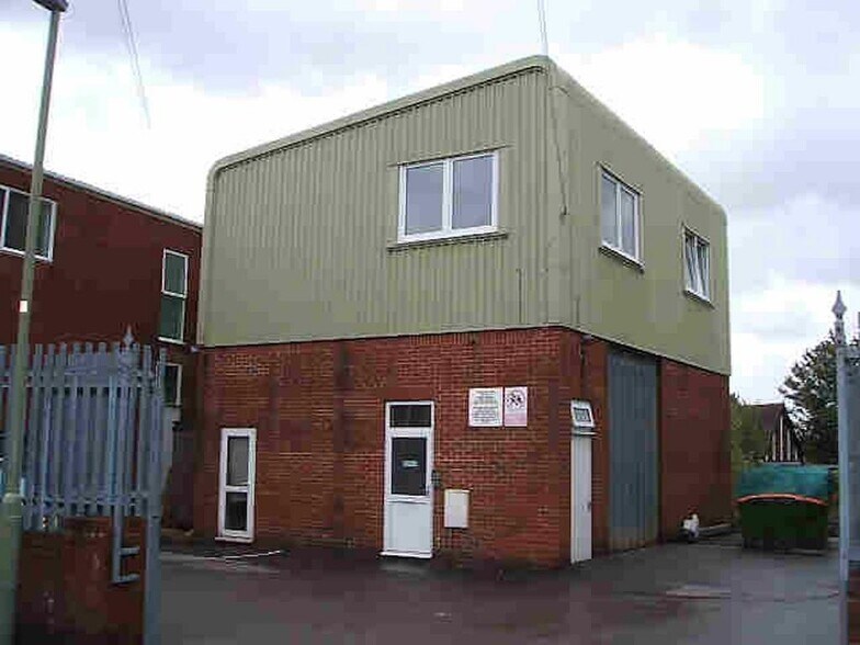 3 Penns Rd, Petersfield à louer - Photo de l’immeuble – Image 2 sur 9