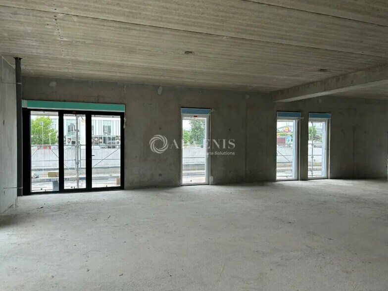 Bureau dans Saint-Cyr-sur-Loire à vendre - Photo intérieure – Image 2 sur 12