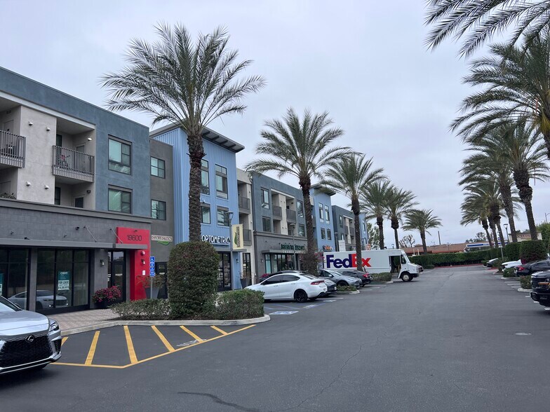 9400 Corbin Ave, Northridge, CA à louer - Photo de l’immeuble – Image 3 sur 73