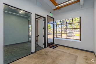 5205 Avenida Encinas, Carlsbad, CA à louer Photo intérieure– Image 2 sur 3