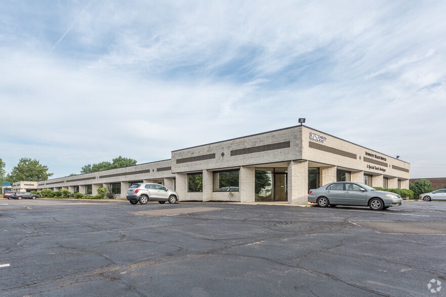 8252 Darrow Rd, Twinsburg, OH à louer - Photo principale – Image 1 sur 4