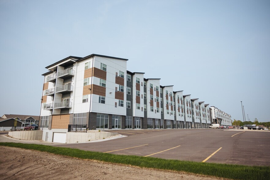 5501 E 18th St, Sioux Falls, SD à louer - Photo de l’immeuble – Image 3 sur 6