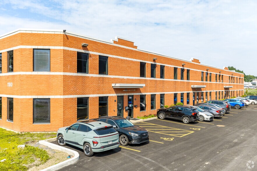 1180-1190 Rue Lévis, Terrebonne, QC à louer - Photo de l’immeuble – Image 2 sur 6