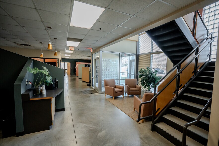 500 Simmon Dr, Osceola, WI à louer - Photo de l’immeuble – Image 3 sur 7