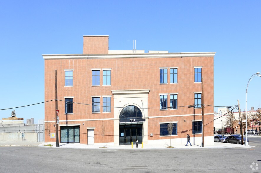 951-959 Brook Ave, Bronx, NY à louer - Photo de l’immeuble – Image 2 sur 5