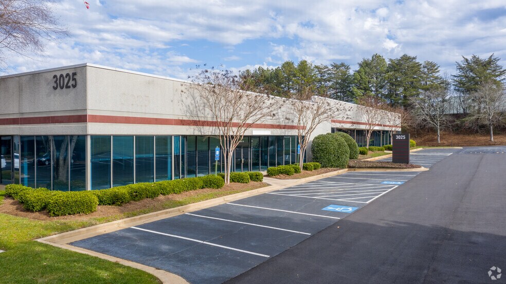 3025 Breckinridge Blvd, Duluth, GA à louer - Photo de l’immeuble – Image 3 sur 25