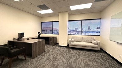 15707 Rockfield Blvd, Irvine, CA à louer Photo intérieure– Image 1 sur 11