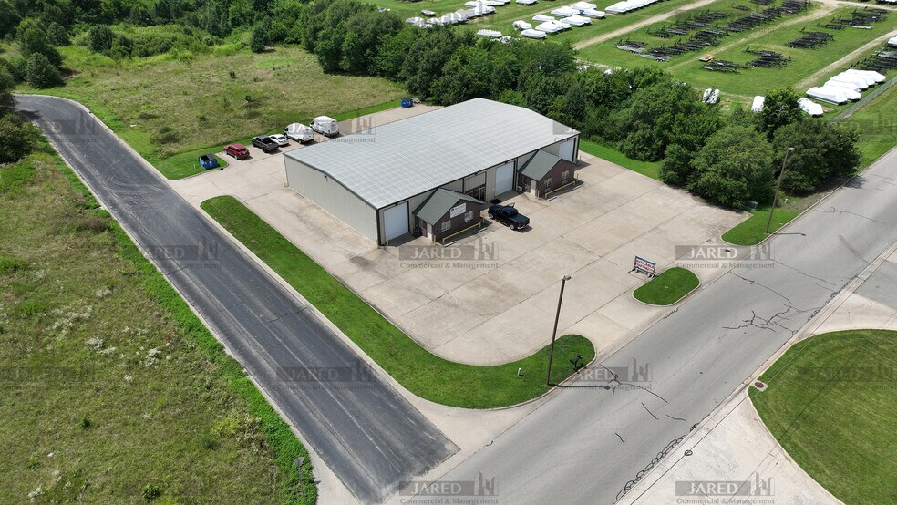 1019 Cowan Dr, Lebanon, MO à louer - Photo de l’immeuble – Image 2 sur 14