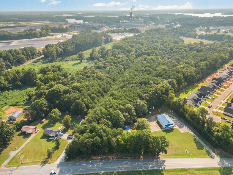 8137 McDonald Dr, Sherrills Ford, NC à vendre - Photo de l’immeuble – Image 2 sur 10