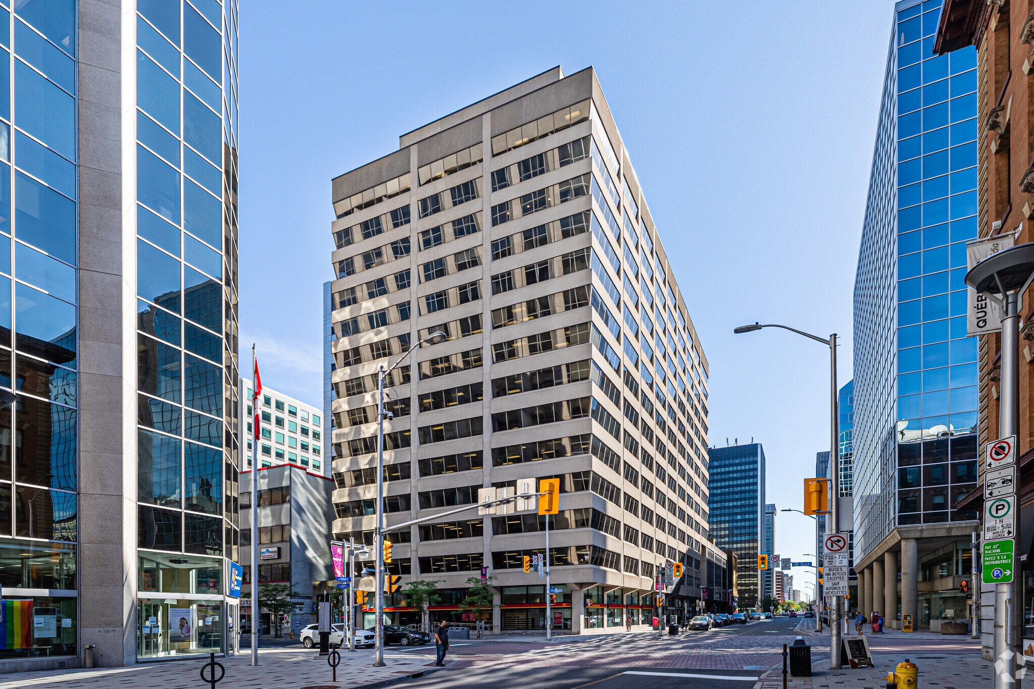 222-230 Queen St, Ottawa, ON à louer Photo de l’immeuble– Image 1 sur 25