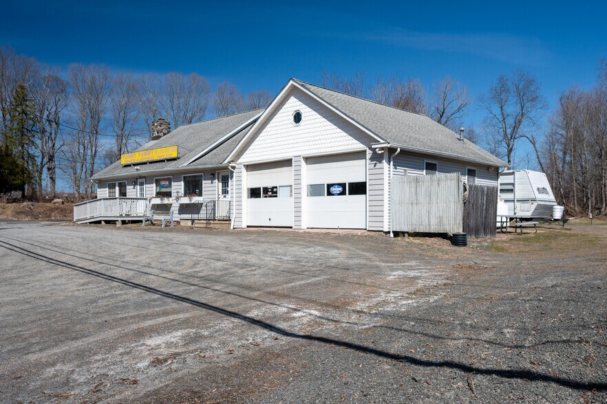 54 Connecticut 37, New Fairfield, CT à louer - Photo principale – Image 1 sur 15