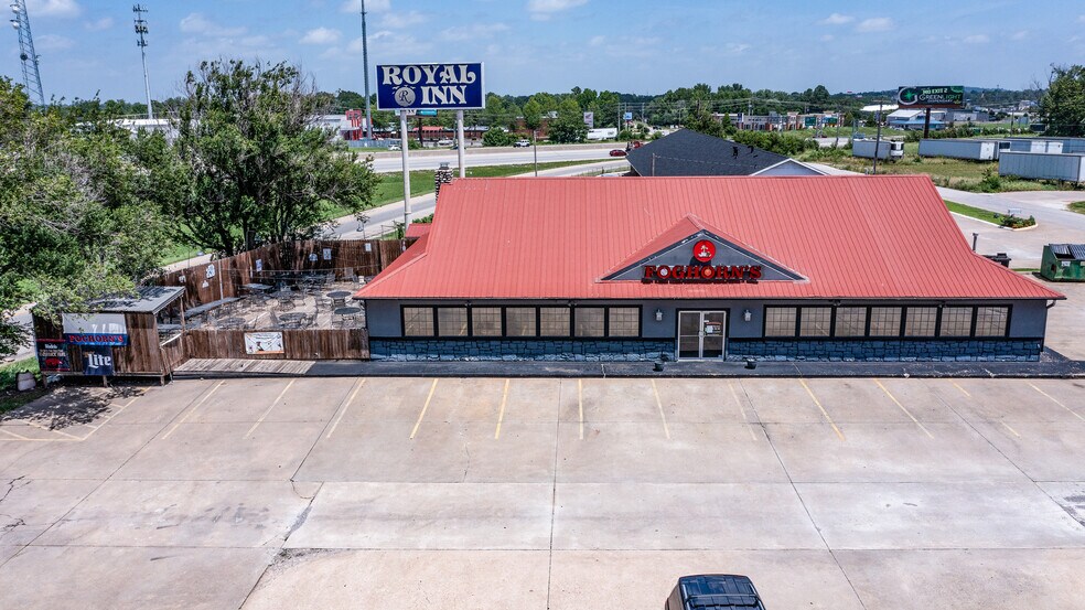 1100 S 48th Pl, Springdale, AR à louer - Photo de l’immeuble – Image 2 sur 16