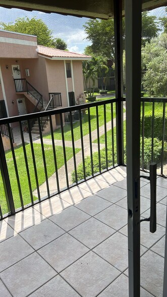 BULK CONDO PORTFOLIO portefeuille de 5 biens à vendre sur LoopNet.fr - Photo de l’immeuble – Image 2 sur 49
