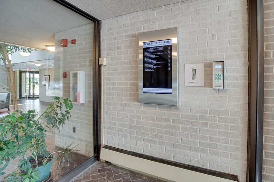 5641 Burke Centre Pky, Burke, VA à louer - Photo intérieure – Image 3 sur 12