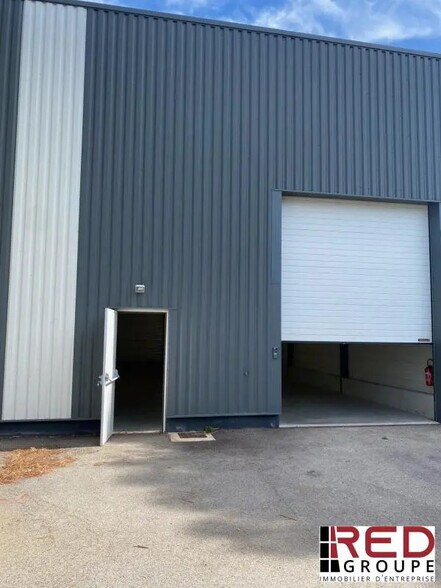 Industriel/Logistique dans Signes à louer - Photo de l’immeuble – Image 2 sur 5