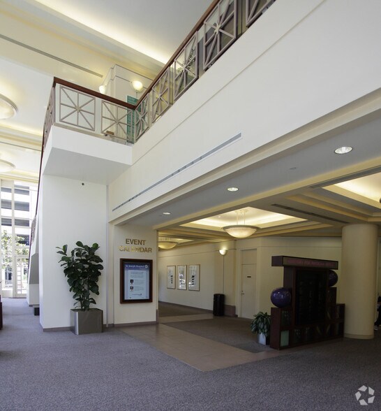 1140 W La Veta Ave, Orange, CA à louer - Hall d’entrée – Image 2 sur 11
