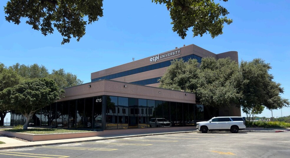 4715 Fredericksburg Rd, San Antonio, TX à louer - Photo de l’immeuble – Image 1 sur 6