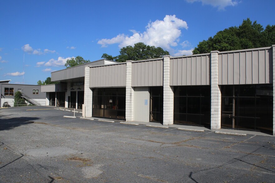 1747 Cheshire Bridge Rd NE, Atlanta, GA à louer - Photo de l’immeuble – Image 3 sur 6