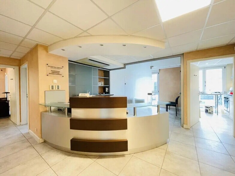 Local d'activités dans Lingolsheim à vendre - Photo de l’immeuble – Image 3 sur 12