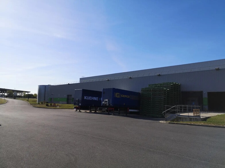 Avenue Des Crayères, La Veuve à louer - Photo de l’immeuble – Image 2 sur 20