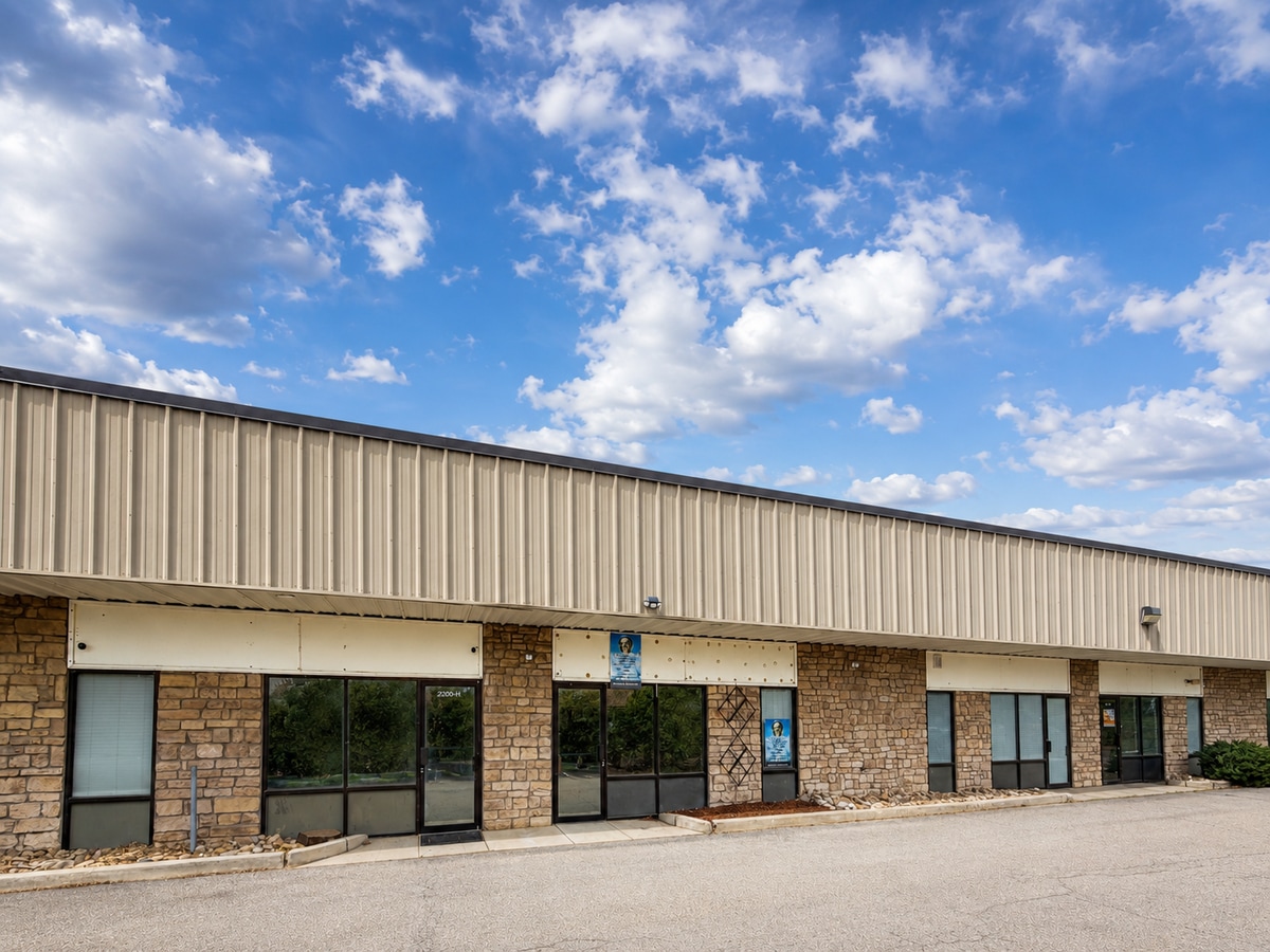 2200 Chambers Rd, Aurora, CO 80011 - Lot #I -  - Photo intérieure - Image 1 of 9