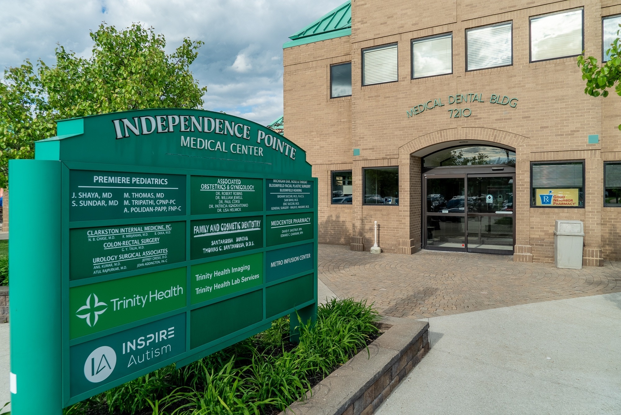 7210 N Main St, Village of Clarkston, MI à louer Photo principale– Image 1 sur 33