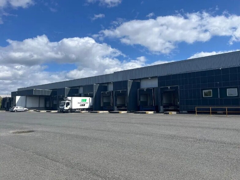 Industriel/Logistique dans SAINT-OUEN-L'AUMONE à louer - Photo de l’immeuble – Image 3 sur 16