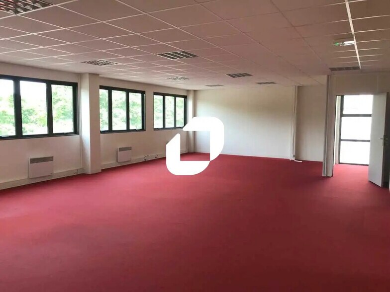 Bureau dans Cergy à louer - Photo de l’immeuble – Image 1 sur 6
