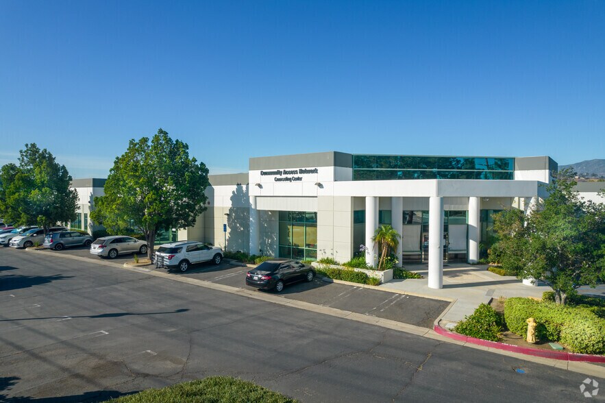 600 Central Ave, Lake Elsinore, CA à louer - Photo de l’immeuble – Image 2 sur 11