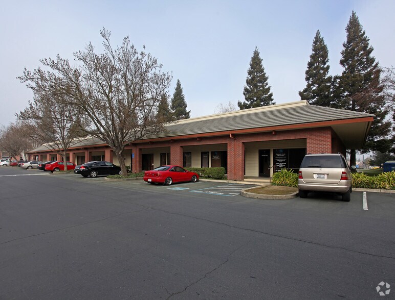 7230 S Land Park Dr, Sacramento, CA à louer - Photo principale – Image 1 sur 2