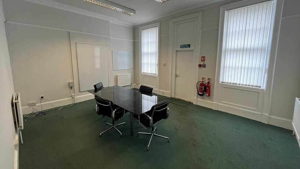 12 Abbey Park Pl, Dunfermline à louer - Photo de l’immeuble – Image 3 sur 7