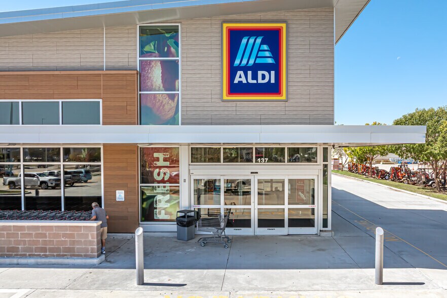 137 Northshore Blvd, Slidell, LA à louer - Photo de l’immeuble – Image 3 sur 4