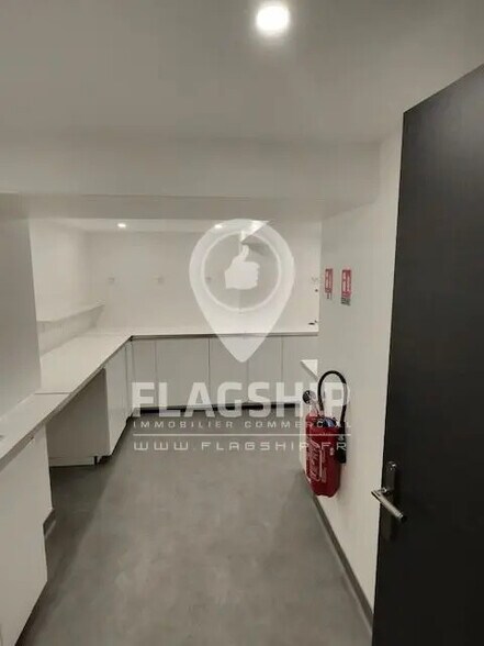 Local commercial dans Paris à louer - Photo de l’immeuble – Image 3 sur 8