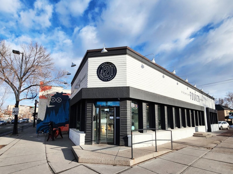 102 10th St NW, Calgary, AB à louer Photo de l’immeuble– Image 1 sur 1