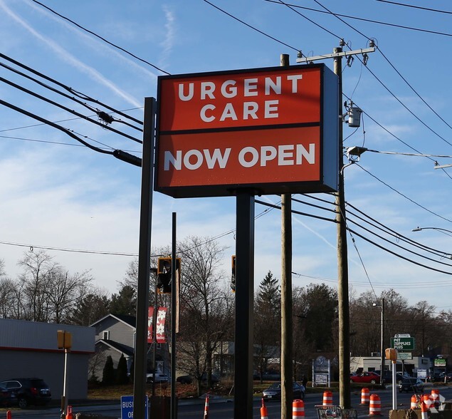 1215 Farmington Ave, Bristol, CT à louer - Photo de l’immeuble – Image 2 sur 6