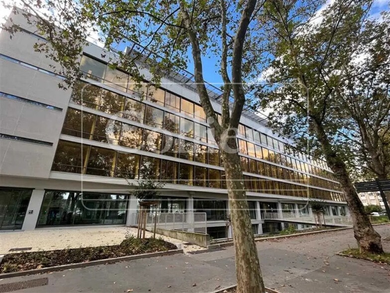 64 Boulevard Du 11 Novembre 1918, Villeurbanne à louer - Photo de l’immeuble – Image 3 sur 20